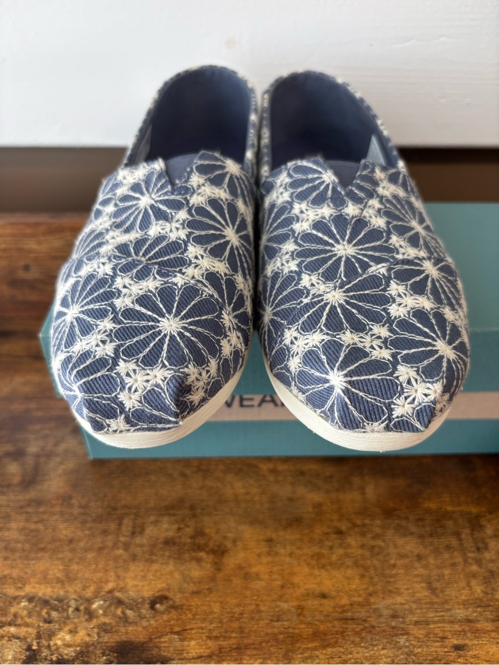 Toms Classic Slip-On Shoes Teal Box Art